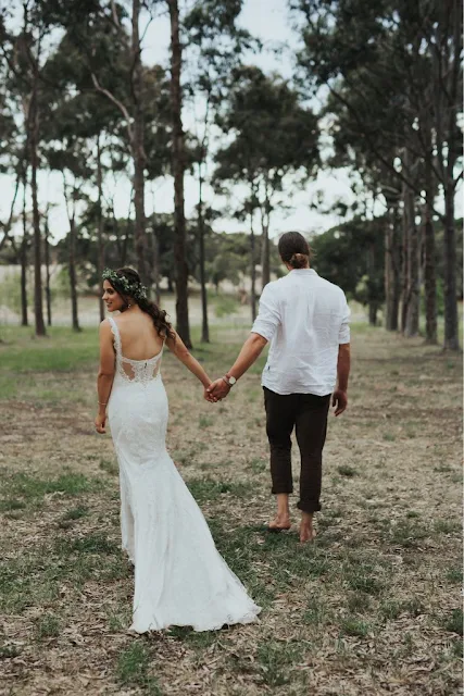 smokey oscar wedding photography melbourne beach boho bride florals barn weddings