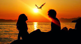 lovers-enjoying-sunsets