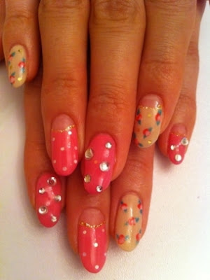 Pretty-Nail-Art-Ideas-Summer-2012