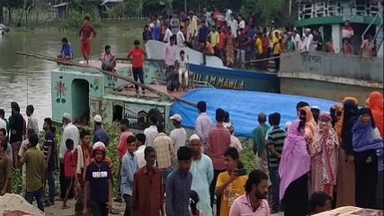 বাগেরহাটের শরণখোলায় সিমেন্টবাহী কার্গোর জাল ছাড়াতে নেমে নিখোঁজ চালক||খুলনার খবর২৪