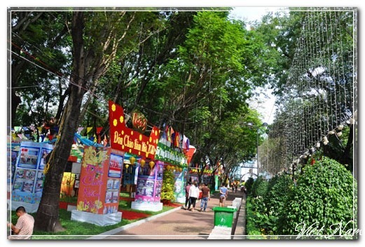 Hà Nội - Sài Gòn tất bật trước đêm giao thừa đón 2013