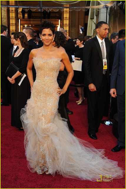 halle berry oscars 2011. halle berry oscars 2011