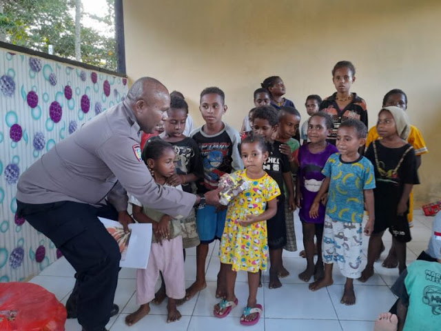 Rozikin Resmikan Rumah Belajar 'Honai Gabus Papua Pintar' di Sentani