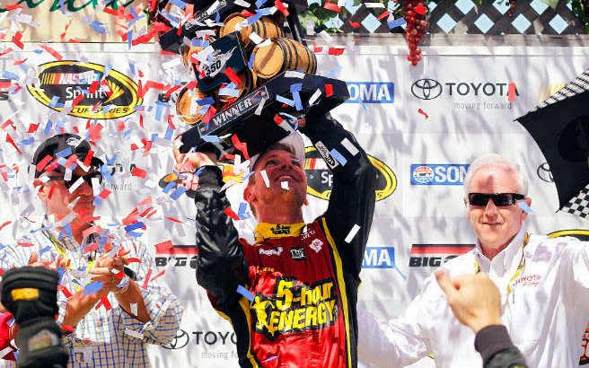 Clint Bowyer domina e vence em Sonoma