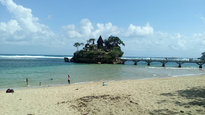 Pantai Balekambang