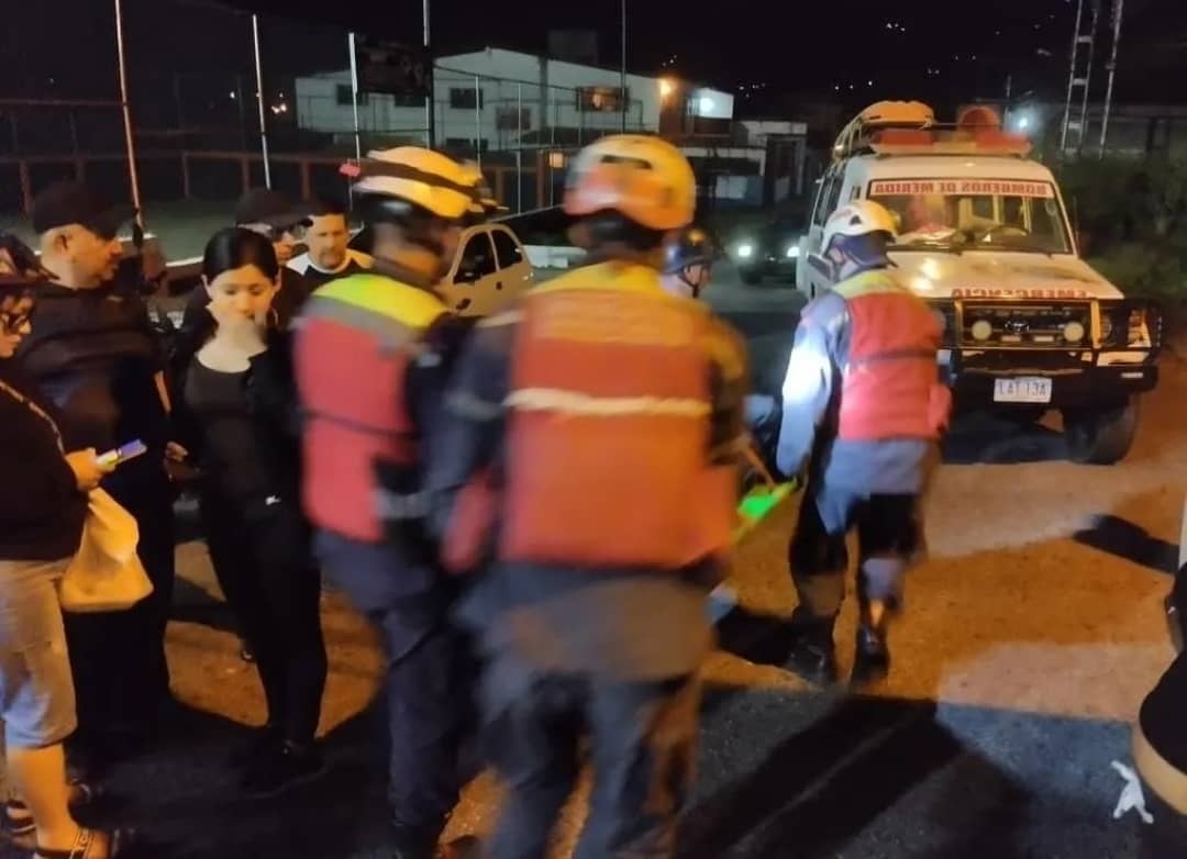 Colisión entre motos dejó tres heridos en Ejido