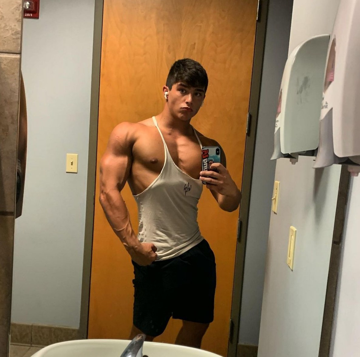 strong-young-hot-bro-jake-butcher-straight-curious-pec-tease-selfie