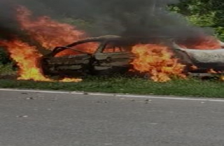 fire-in-runing-car-begusarai