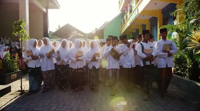 THE SANTRI, Sebuah Film Kontroversial yang dibintangi Gus Azmi Syubbanul Muslimin