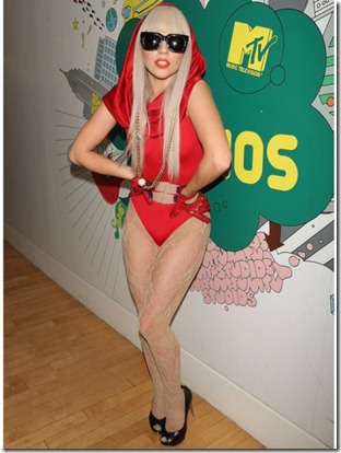 lady-gaga-outfits-red-hood