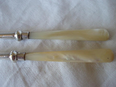 PAIR OF STERLING SILVER & MOTHER OF PEARL SERVING FORKS, BIRMINGHAM 1911