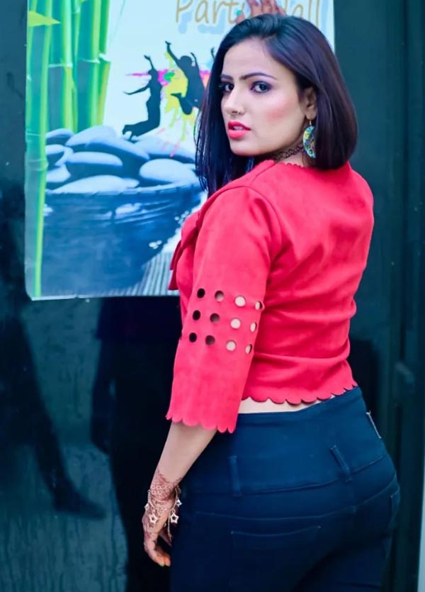 Shyna Khatri hot web series paglet pehredaar prime play