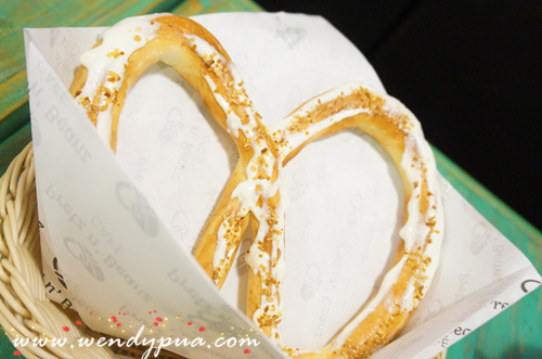 Sour Cream Onion Flakes Pretzel - RM7.50