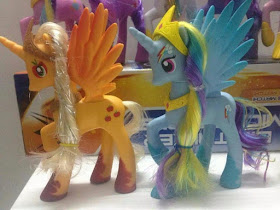 Alicorn Brushable Rainbow Dash and Appleajck