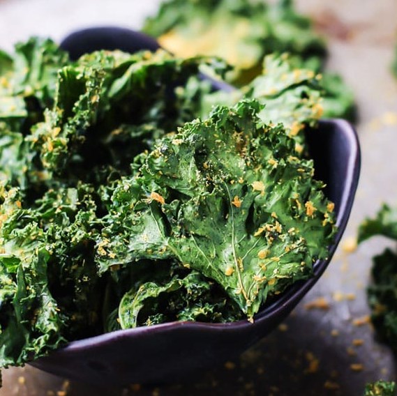 The Best Kale Chips [ vegan, paleo ] #vegetarian #whole30