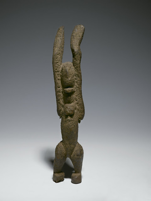 Фигурка Номмо с поднятыми руками . (Бруклинский музей)