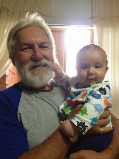 Abuelo con el nieto