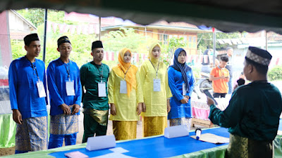 Unik, TPS di Kelurahan Kayuara Gunakan Kostum Daerah Melayu 