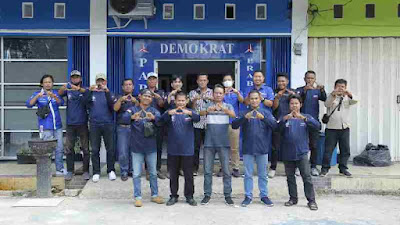 Kegiatan AMPD-DEMOKRAT Prabumulih Membagikan 500 Paket Sarapan Pagi