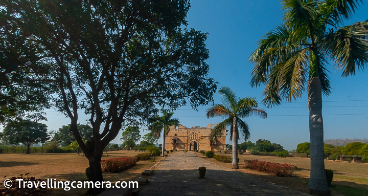 Shehzadi Ka Rauza:   Shehzadi Ka Rauza is a beautiful tomb located in the town of Chanderi in Madhya Pradesh, India. It was built in the memory of the daughter of Sultan Mahmud Khilji, who was a ruler of the Khilji dynasty in the 15th century. The tomb is known for its beautiful architecture, intricate carvings, and peaceful surroundings. It is a popular destination for tourists and is an important historical monument in Chanderi.