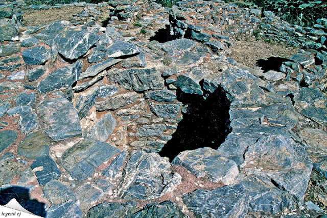 ミノア文明・カメシオン遺跡・水溜ピット Water-cistern, Minoan Settlement Chamesion/Chamezi／©legend ej