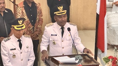 Mata Safar Berkaca-kaca, Kenang Almarhum Ayah Usai Dilantik Sebagai Bupati Abdya
