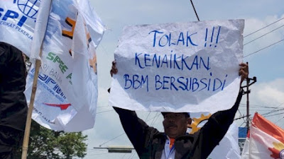 Demo BBM Belum Surut, Kini Buruh di Lampung Geruduk Kantor DPRD