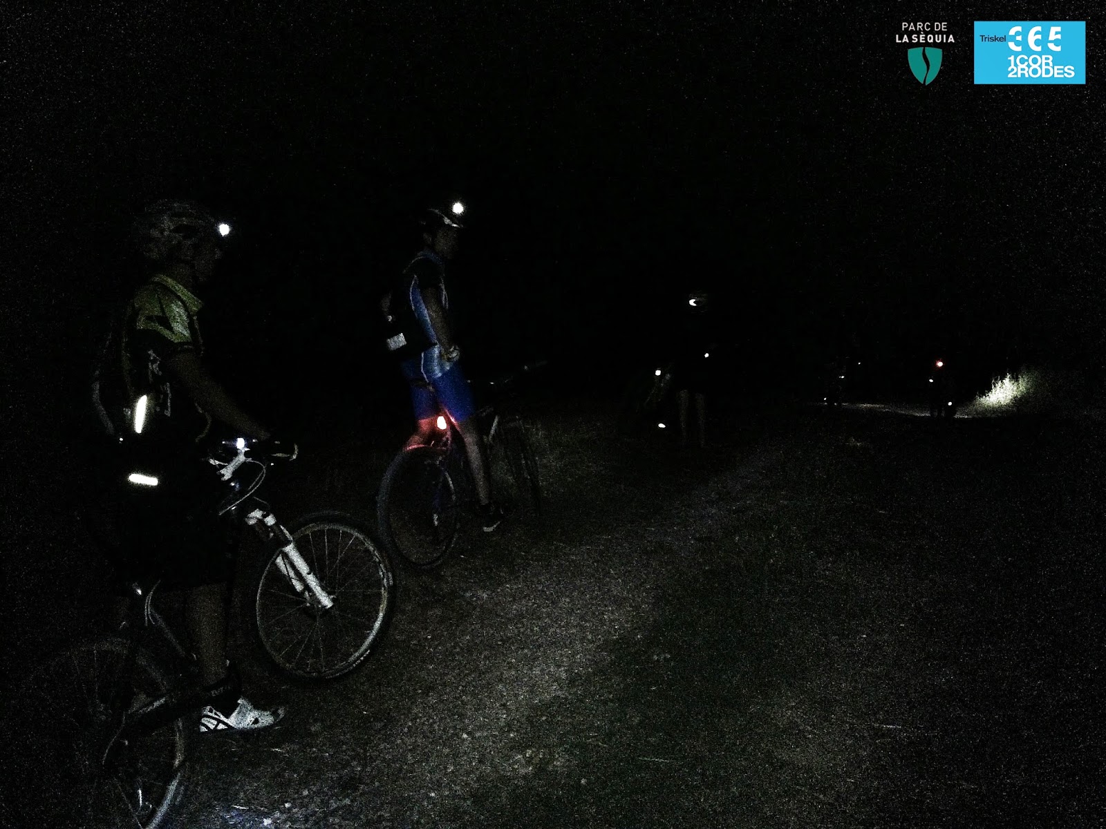 sortida nocturna amb bicicleta de muntanya per la Sèquia amb la gent de la botiga de ciclisme de manresa triskel 365 i som 365
