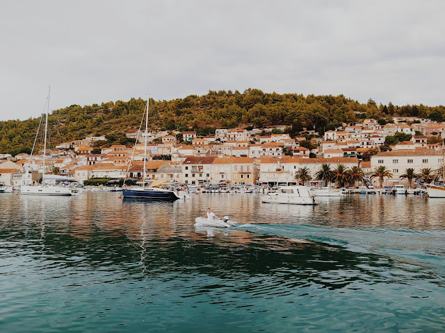 Książka na wakacjach - Wyspa Korcula (Chorwacja)