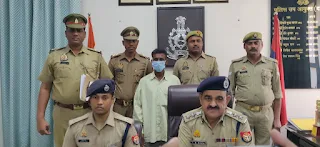 थाना बिजनौर पुलिस टीम द्वारा अपनी पत्नी के हत्यारोपी अभियुक्त (पति) को 24 घंटे के अन्दर किया गया गिरफ्तार   उत्तर प्रदेश, पुलिस कमिश्ररेट लखनऊ :  कार्यवाही विवरण-थाना बिजनौर पुलिस टीम द्वारा थाना स्थानीय पर पंजीकृत मु0अ0सं0 82/24 धारा 302 भादवि में नामजद अभियुक्त सुरेश कुमार पुत्र स्व0 मुल्हे उम्र करीब 46 वर्ष निवासी ग्राम सादुल्ला खेड़ा मजरा चन्द्रावल थाना बिजनौर जनपद लखनऊ को गिरफ्तार कर न्यायिक अभिरक्षा में भेजा गया । घटना का संक्षिप्त विवरण - दिनांक 26.03.2024 को थाना बिजनौर पर वादी श्री पवन कुमार पुत्र स्व. केशन लाल निवासी मोहल्ला कटरा कस्बा व थाना बिजनौर लखनऊ द्वारा अपनी बहन चन्द्रावती उम्र करीब 35 वर्ष की दिनांक- 25/26.03.2024 की रात्रि में उसके पति सुरेश पुत्र स्व0 मुल्हे उम्र करीब 46 वर्ष निवासी- ग्राम सादुल्ला खेड़ा मजरा चन्द्रावल थाना बिजनौर जनपद लखनऊ द्वारा मारपीट कर हत्या कर देने के सम्बन्ध में तहरीर दी गयी थी । जिसके आधार पर थाना बिजनौर पर तत्काल मु0अ0सं0 82/2024 धारा 302 भादवि पंजीकृत किया गया । घटना के सफल अनावरण एवं अभियुक्त की गिरफ्तारी हेतु पुलि उपायुक्त दक्षिणी महोदय द्वारा कुल 03 टीमों का गठन किया गया। इन टीमों द्वारा अथक मेहनत एवं प्रयासोपरान्त अभियुक्त सुरेश कुमार उपरोक्त को गिरफ्तार किया गया।  अभियुक्त का नाम, पता व व्यवसाय-  01-सुरेश पुत्र स्व0 मुल्हे उम्र करीब 46 वर्ष निवासी ग्राम सादुल्ला खेड़ा मजरा चन्द्रावल थाना बिजनौर जनपद लखनऊ, (मजदूरी)  अपराध की प्रकृति- अपनी पत्नी की पीट-पीट कर हत्या करना ।  अभियोग- मु0अ0सं0-82/24 धारा 302 भादवि थाना बिजनौर लखनऊ गिरफ्तार करने वाली पुलिस टीम-  1- प्र0नि0 श्री अरविन्द कुमार राणा, थाना बिजनौर लखनऊ  2- अति0 नि0 अजय पाल सिंह थाना बिजनौर लखनऊ  3- उ0नि0 श्री प्रशांत कुमार थाना बिजनौर लखनऊ 4- उ0नि0 श्री अर्जुन सिंह थाना बिजनौर लखनऊ 5- उ0नि0 श्री सत्यपाल सिंह थाना बिजनौर लखनऊ 6- हे0का0 जितेन्द्र सिंह चन्देल थाना बिजनौर लखनऊ 7- हे0का0 अरुण कुमार सिंह थाना बिजनौर लखनऊ 8- हे0का0 पन्ने लाल थाना बिजनौर लखनऊ 9- का0 अनिल कुमार थाना बिजनौर लखनऊ