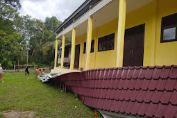 Asal Bangun, Kanopi Yang Baru 1 Tahun Di SDN 8 Kabih Ambruk