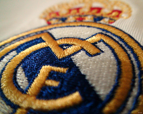 real madrid logo wallpaper 2011. real madrid logo wallpaper