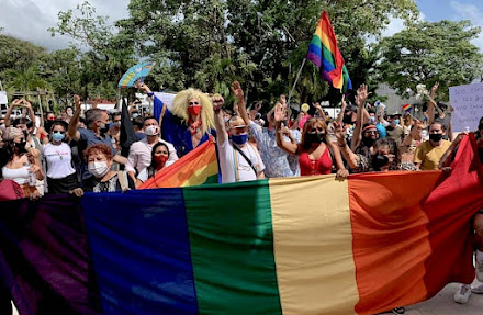 Manifestación de Abrazos: Colectivos de la Diversidad Sexual protestan en Tulum por represión policial 