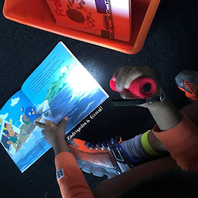 Flashlight Friday is a great and simple way to engage the readers in your classroom.  I use this with my kindergarten students and they absolutely love this special activity during reading time!