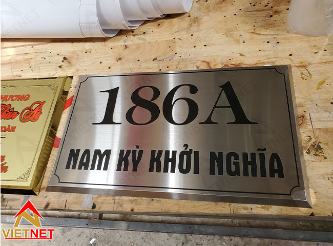 Gia công bảng inox ăn mòn giá rẻ 186A