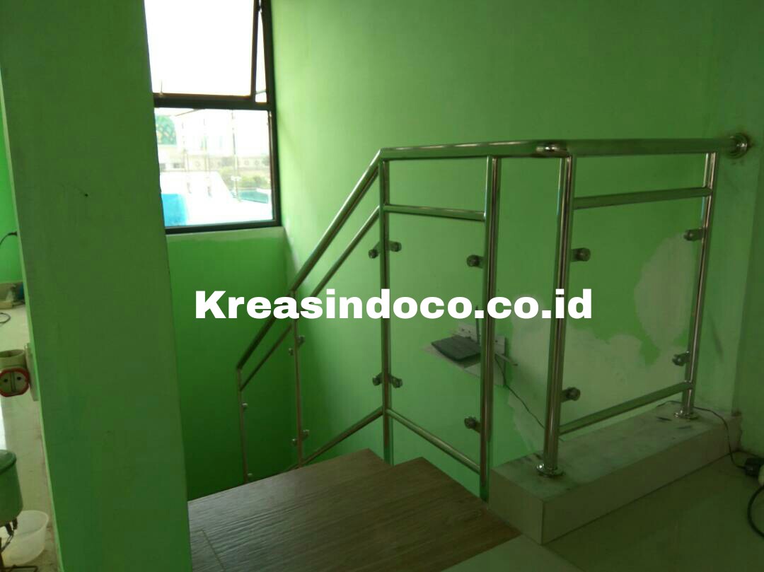 Railing Balkon Stainless Kombinasi Akrilik Pemasangan Jalan Dukuh Kramatjati Jakarta Timur