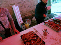 Tot a punt per repartir les botifarres Tot a punt per repartir les botifarres