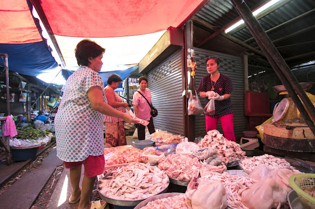 Mercato del treno di Mae Klong