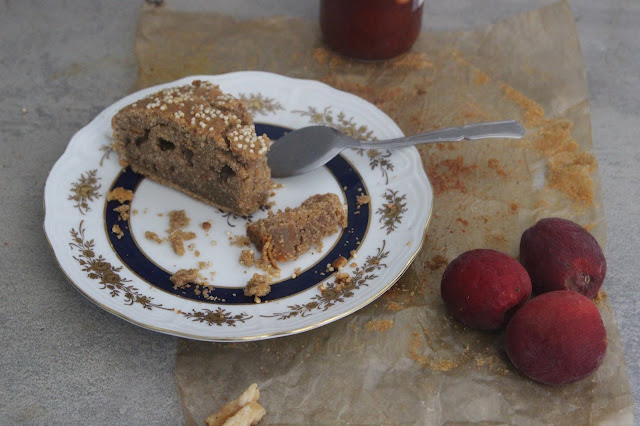 Cuillère et saladier : Gâteau à la confiture d'abricots, orange confite et farine de châtaigne (vegan)