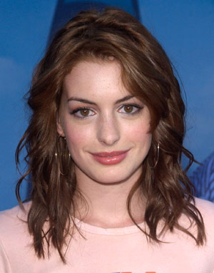 Anne Hathaway Short Hair 2011 on Fashions And Styles Of Anne Hathaway   Celebrity Fashion Buzz