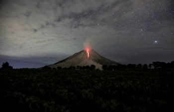 Gunung Sinabung Kembali Luncurkan Kolom Abu Setinggi 1,5 Meter