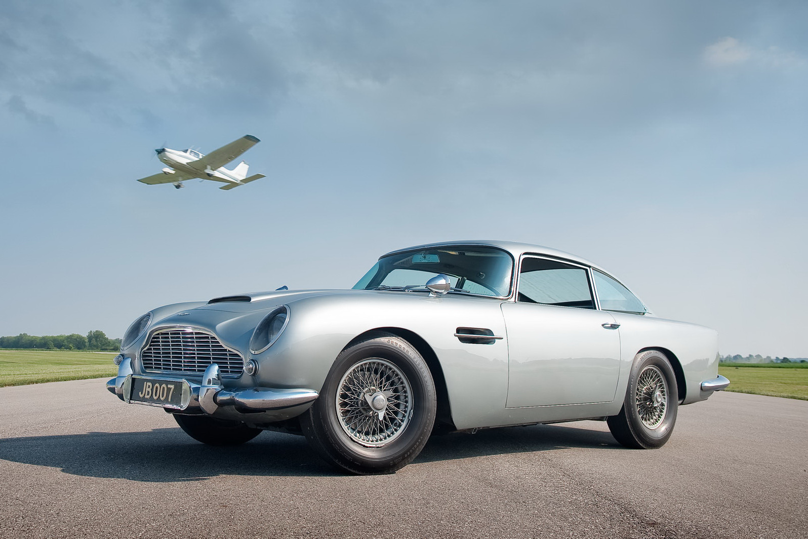 Classic Car Posters: James Bond39;s Aston Martin DB5