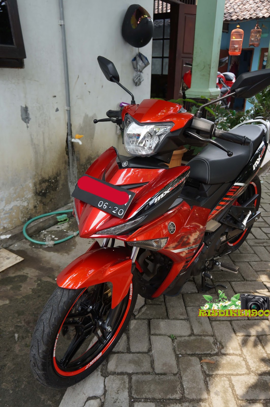 Perjalananku rubah corak warna  motor  dengan cat  sticker