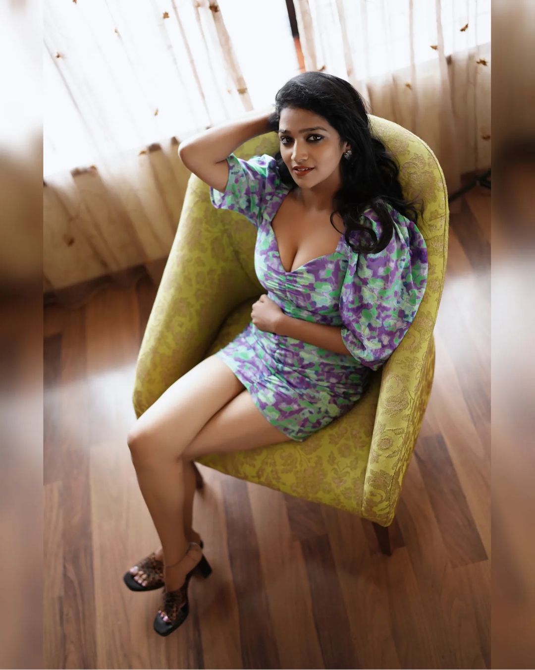 டைட் உடையில் முன்னழகையும், தொடையழகையும் ஓப்பனா காட்டும் சீரியல் நடிகை….Actress Lavanya Manickam Latest Hot Photos