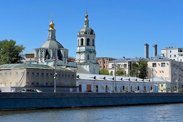 Москва-река, Раушская набережная, храм свтятого Николая Чудотворца в Заяицком