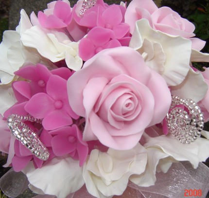 They are a beautiful way to either reproduce your wedding bouquet so you 