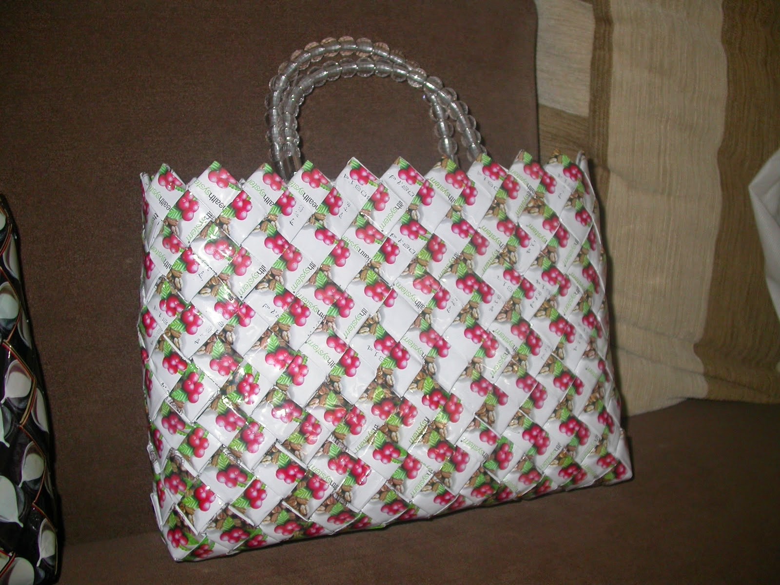 Kreatif Membuat Tas Plastik  Cantik Dari  Bungkus  Kopi  