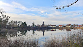 Dornbuschsee Bralitz, Insel Neuenhagen, alte Tongrube, Blick auf Kirche in Bralitz