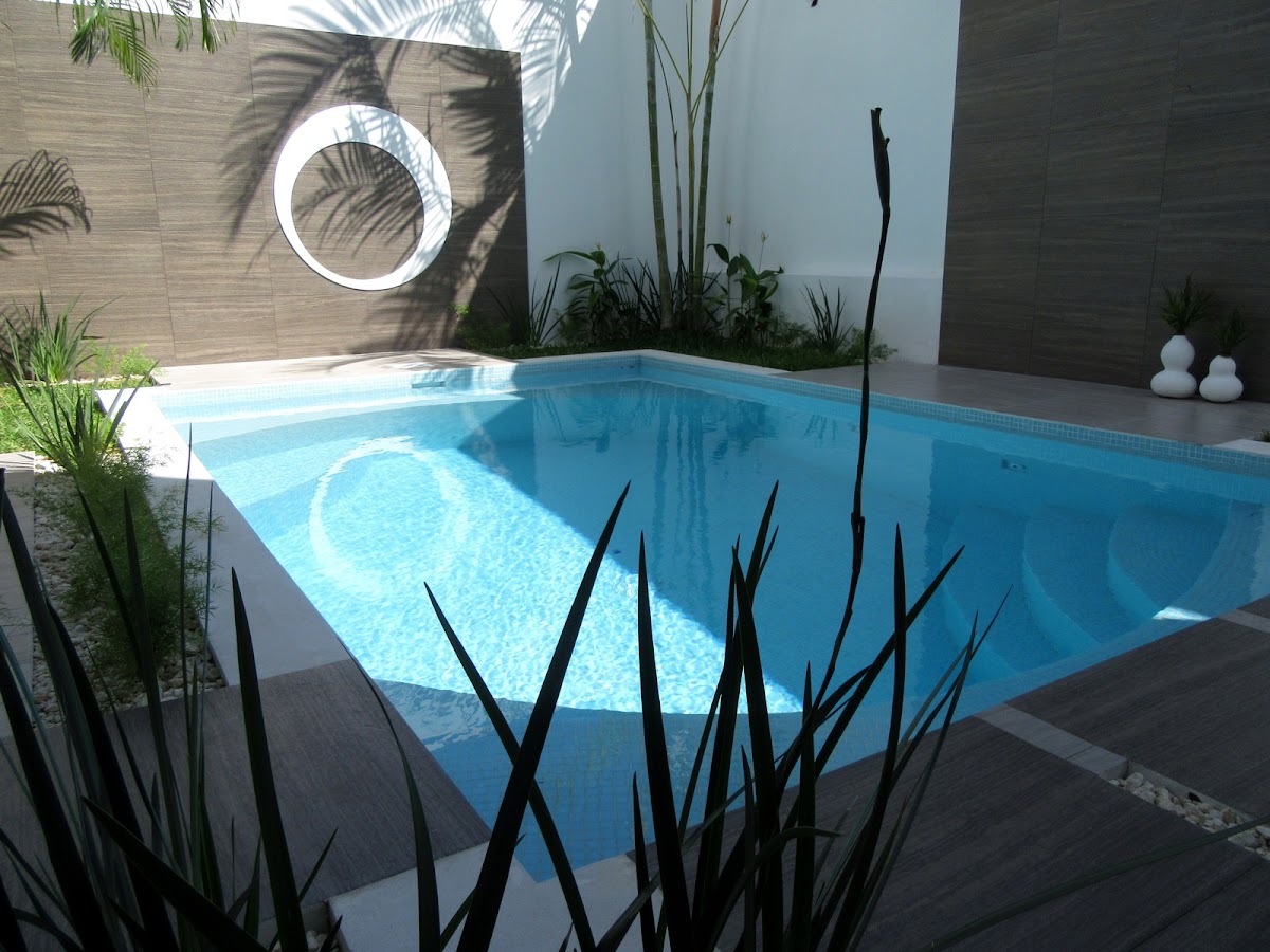 Beautiful home with swimming pool for sale in Playa del Carmen Bosques de Bamboo Residential, close to Playacar