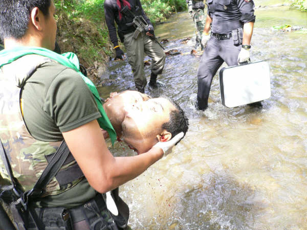  StoriesFromAroundTheWorld Penggal  Kepala  Askar Thailand